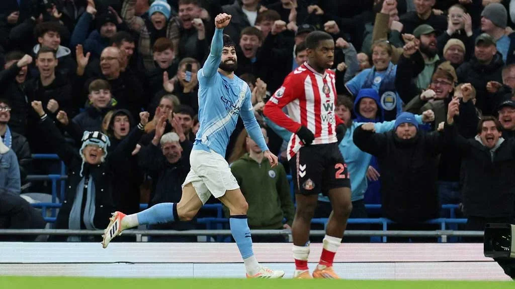 Man City Close In on Arsenal After Dominant 3–0 Win Over Sunderland