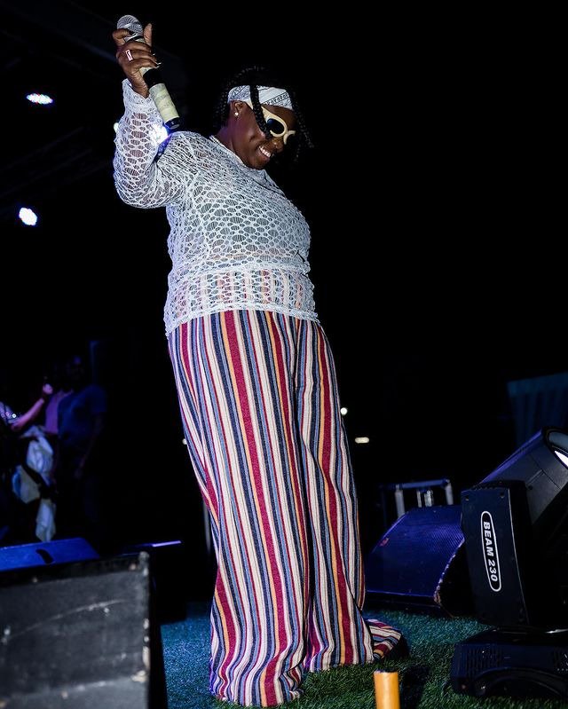 Teni Stuns Fans With New Look During Live Performance