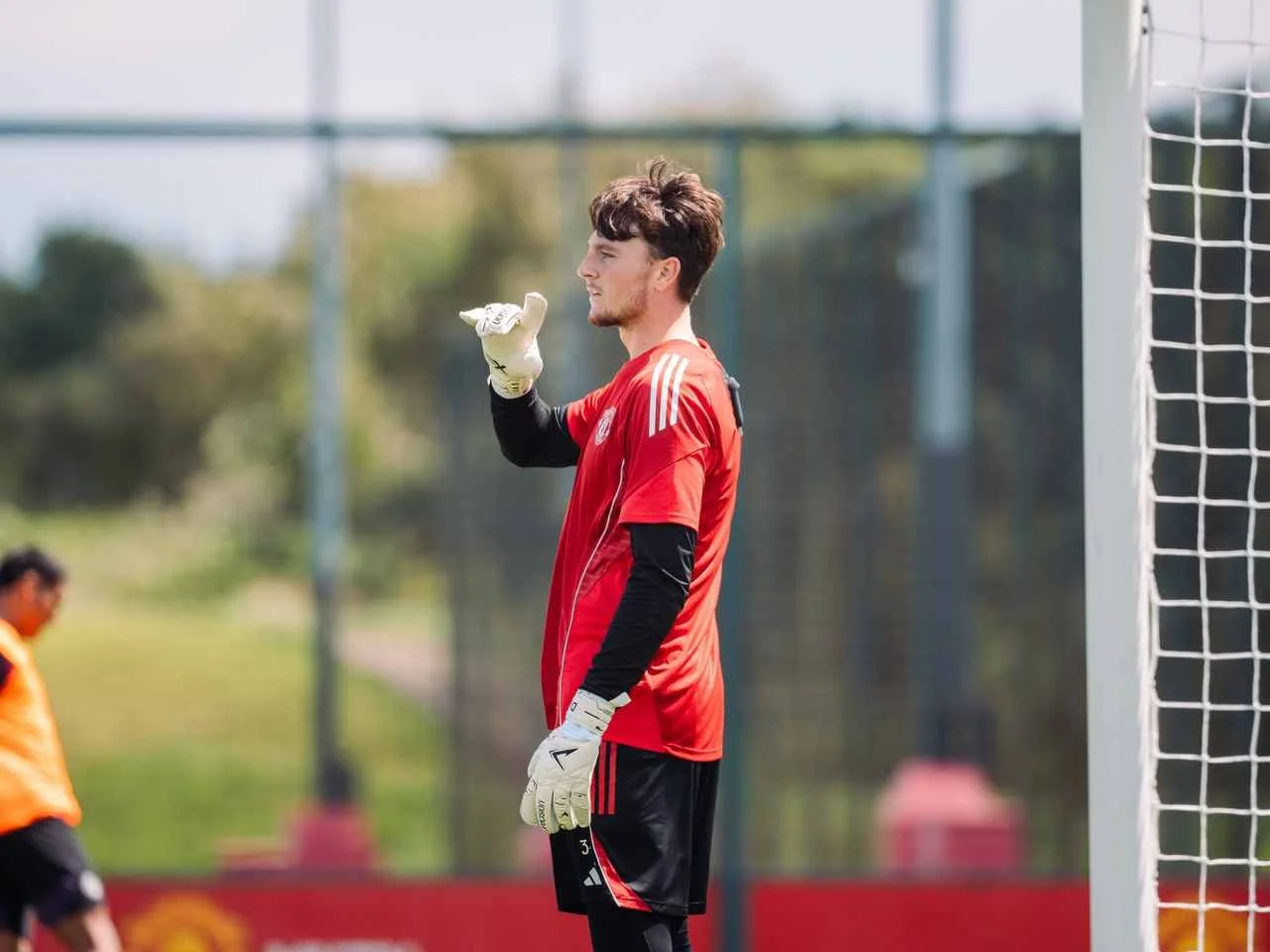 Man United Recall Young Goalkeeper Elyh Harrison from Shrewsbury Loan