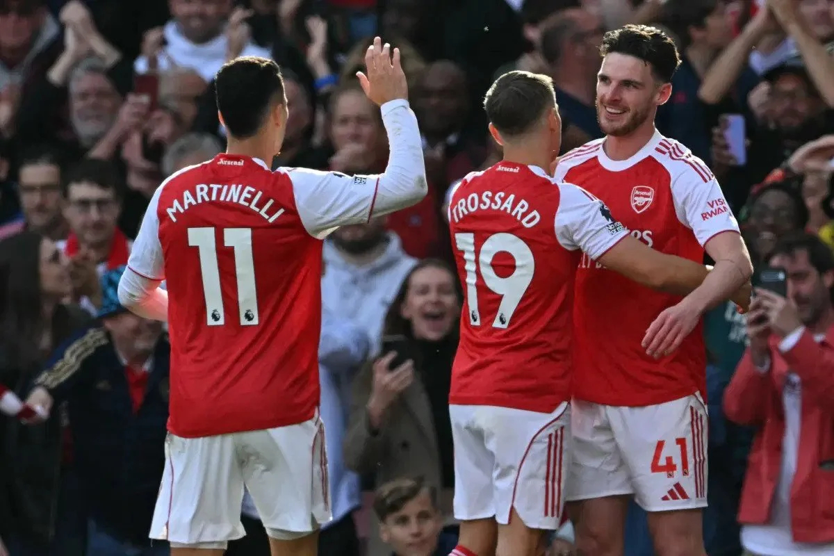 Arsenal’s Title Cushion Shrinks After Dramatic 3–2 Loss to Manchester United