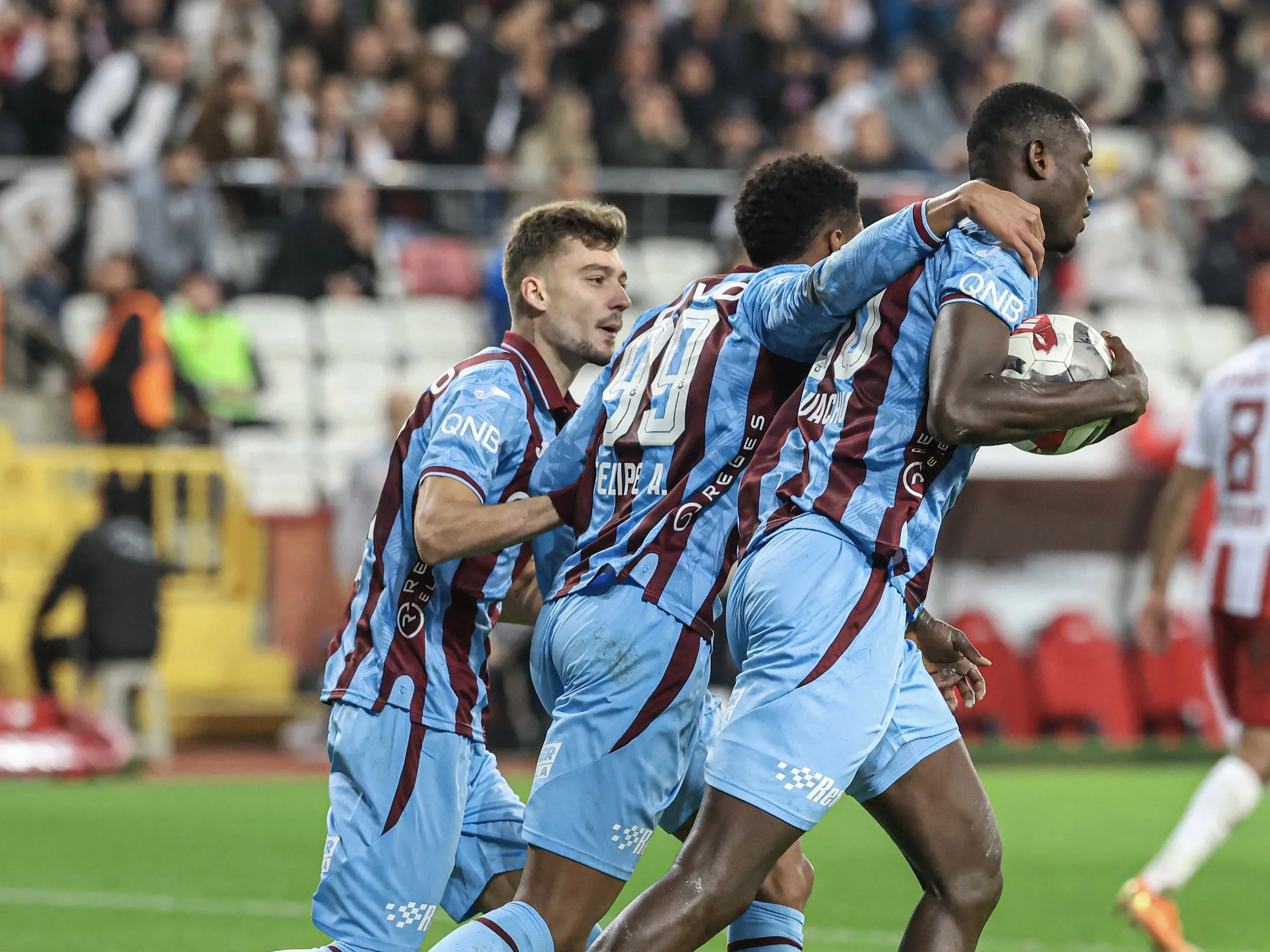 Onuachu Scores but Misses Late Penalty as Trabzonspor Settle for Draw
