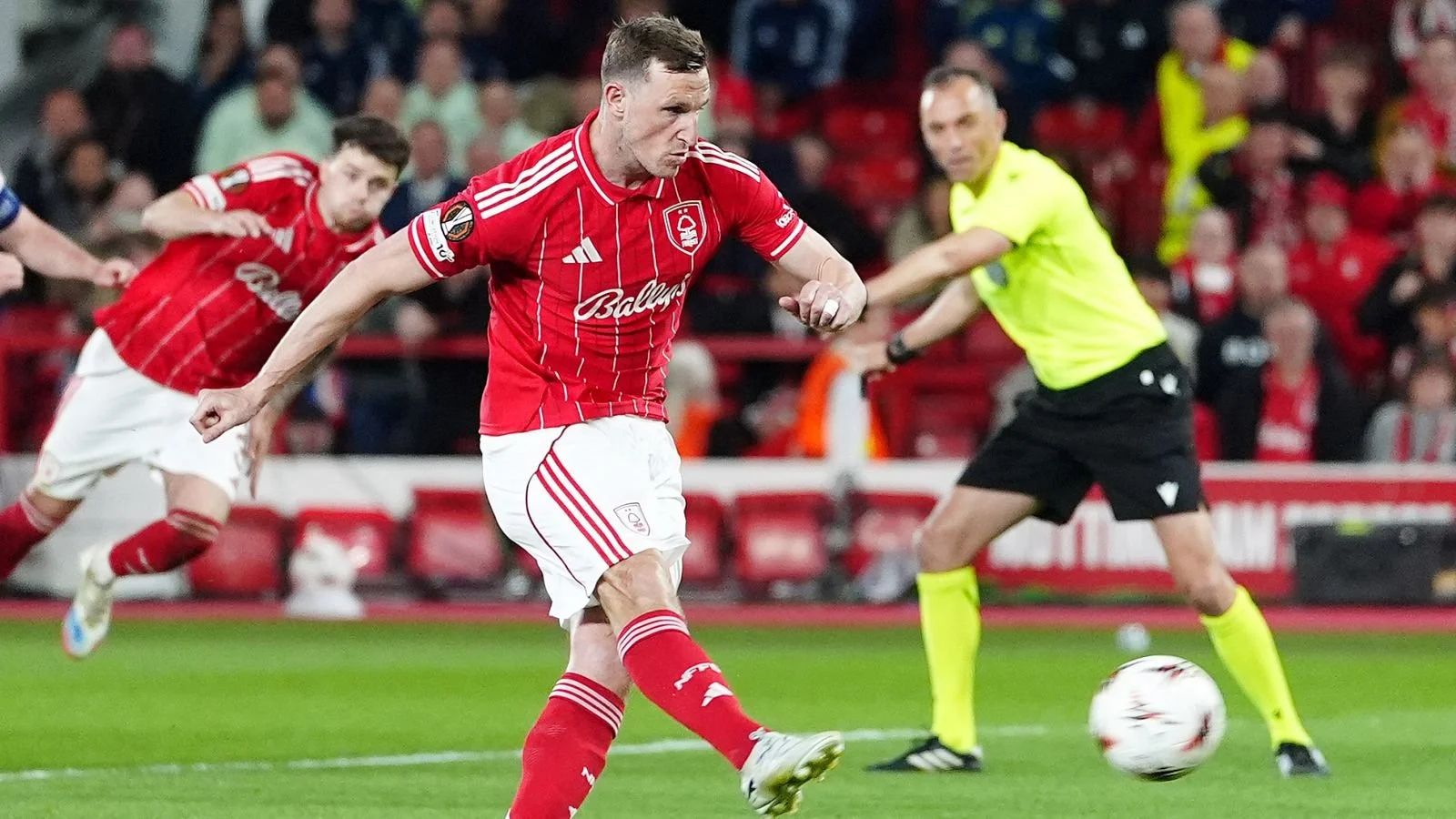 Nottingham Forest Edge Aston Villa 1–0, Braga Beat Freiburg in Europa League Semi-Finals