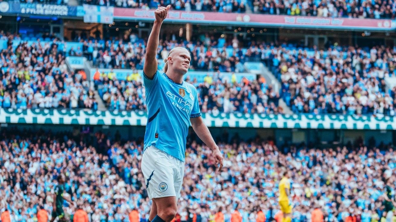 Manchester City Keep Title Race Alive with Dominant 3-0 Victory