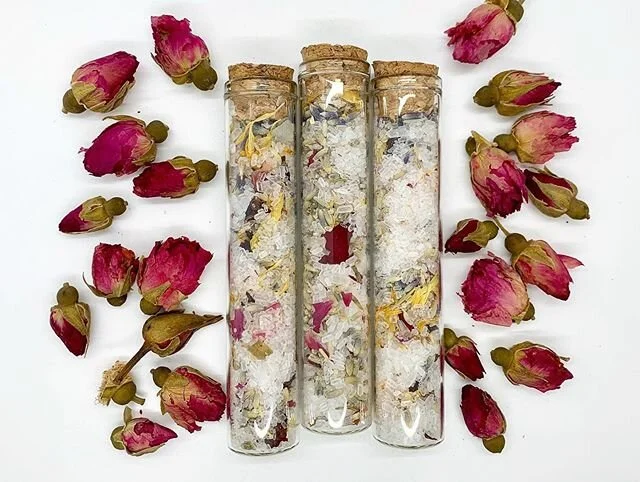 Hi babes, set your reminders! The winner of our giveaway will be drawn LIVE tomorrow at 4PM PST on our story. To qualify be sure you tag 2 friends in our Sacred Soak Kit (2 posts over) &amp; follow our accounts! All orders this week qualify for 2 ext