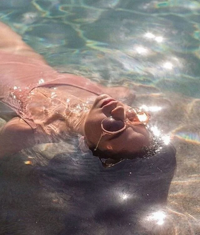 Cheers to the freakin&rsquo; weekend 🥳✨ quarantine &amp; chill activated ✅