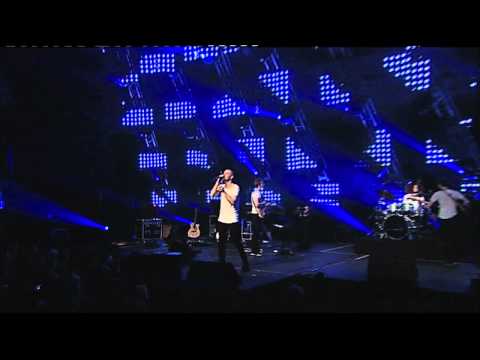 Agent Fresco performing Anemoi & Eyes of a Cloud Catcher