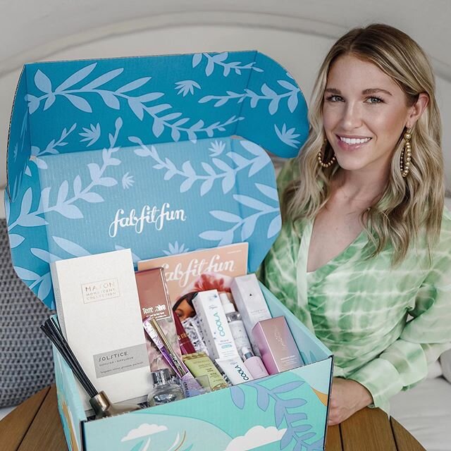 The summer box is here! #fabfitfun #fabfitfunpartner ⁣
⁣
Self-care is so important, especially during these times.  I know this is a challenging time filled with so much uncertainty but you got this! This box allows you to show yourself some love wit