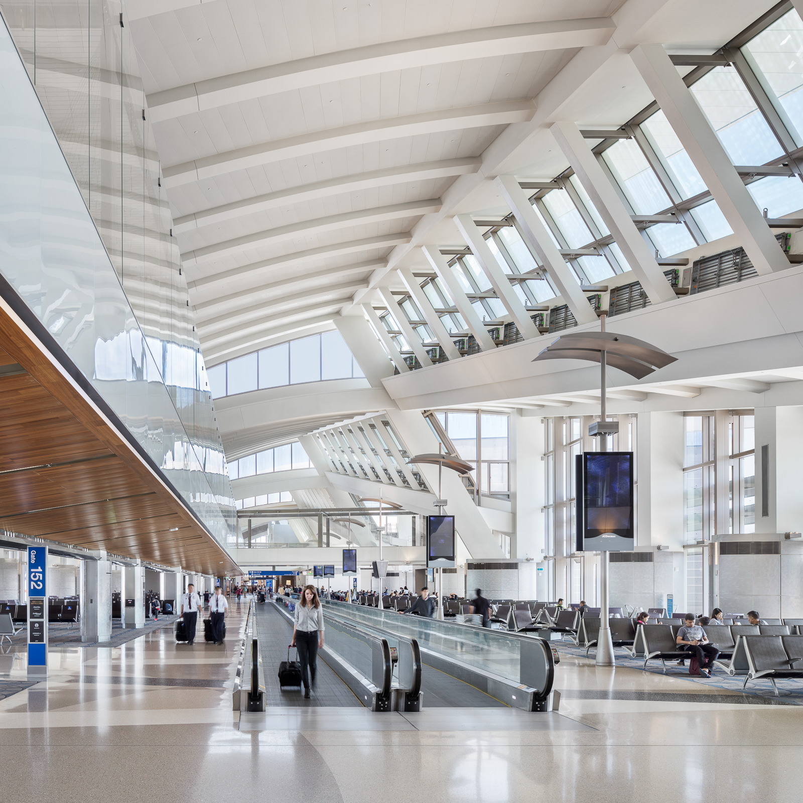 Tom Bradley Int'l Terminal, LAX - Fentress Architects