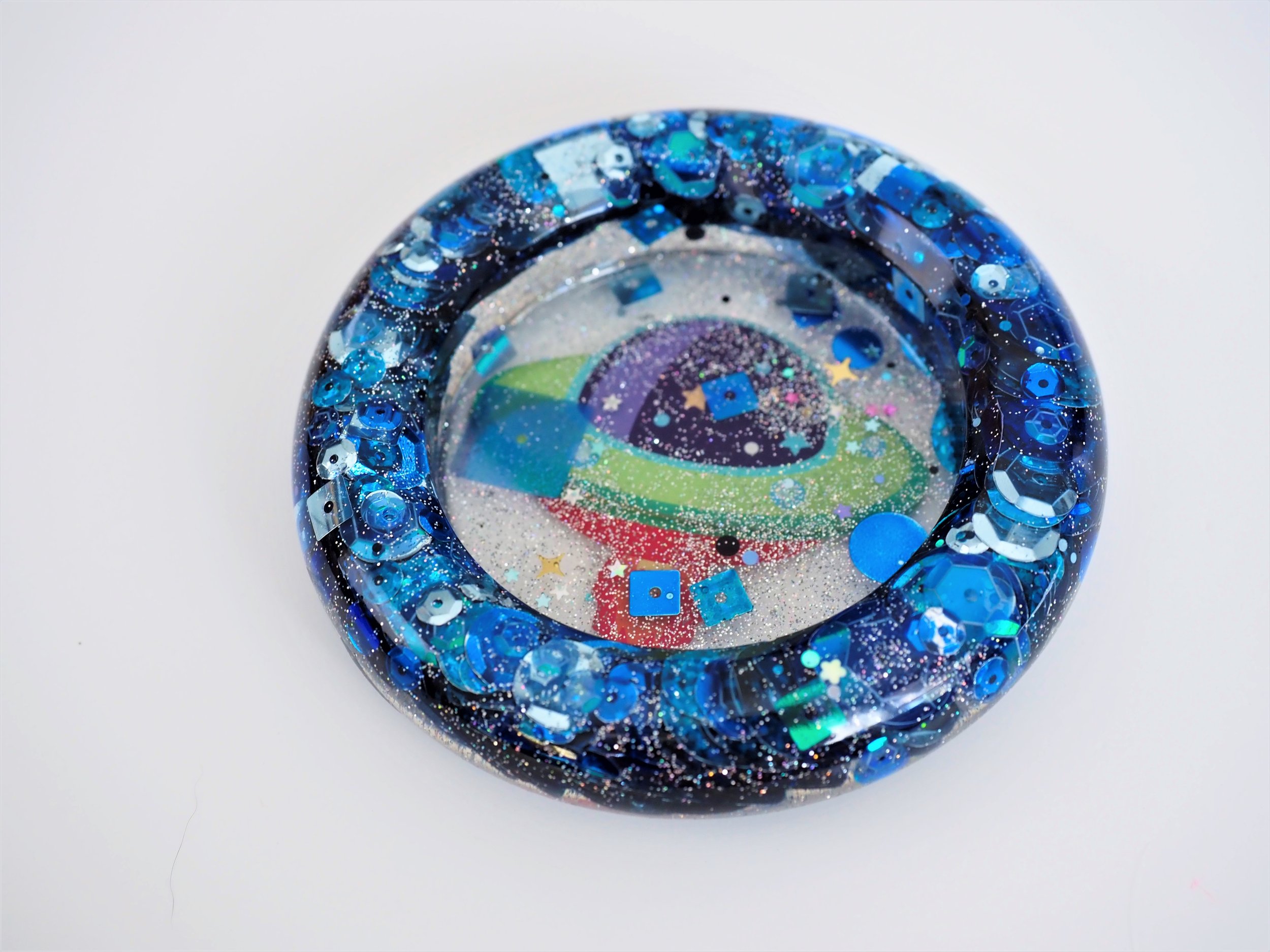 Circular Ashtray - Green and Blue with Alien Spaceship Sequins (10).JPG