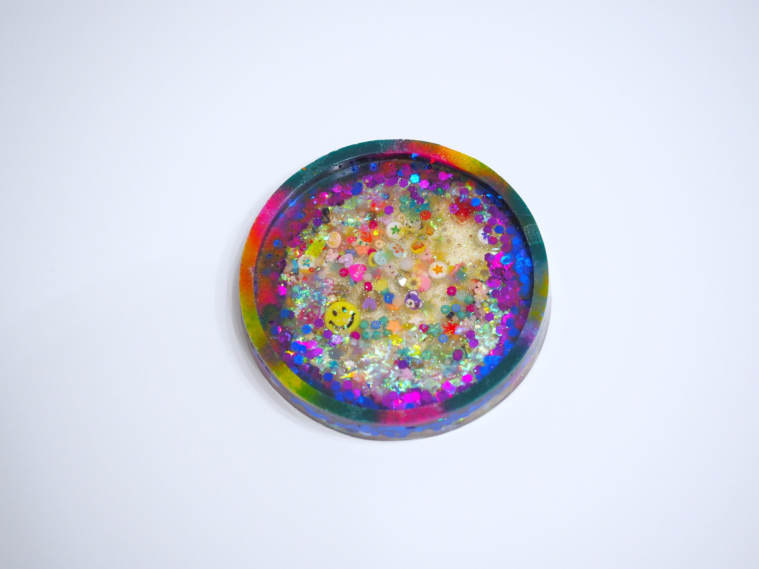 Circular Coaster - Random Stuff Multicolored Smiley Face Glitter Sand Opal Beads Sprinkles (4).JPG