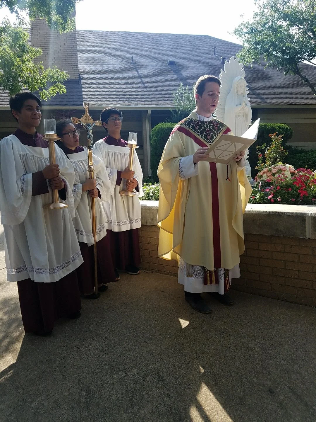 crowning of mary fr michael.jpg