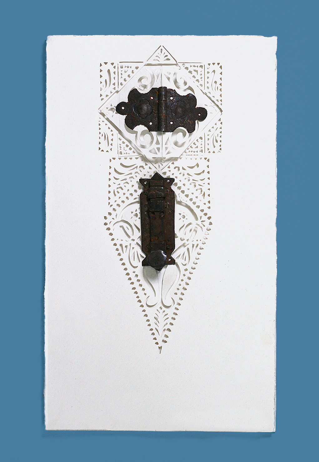 hinge cutout 2 with frame.png