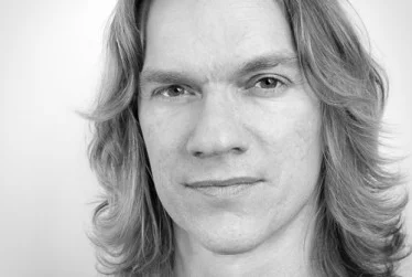 headshot_bw_DanShepherd_sq-6691-374x251.jpg