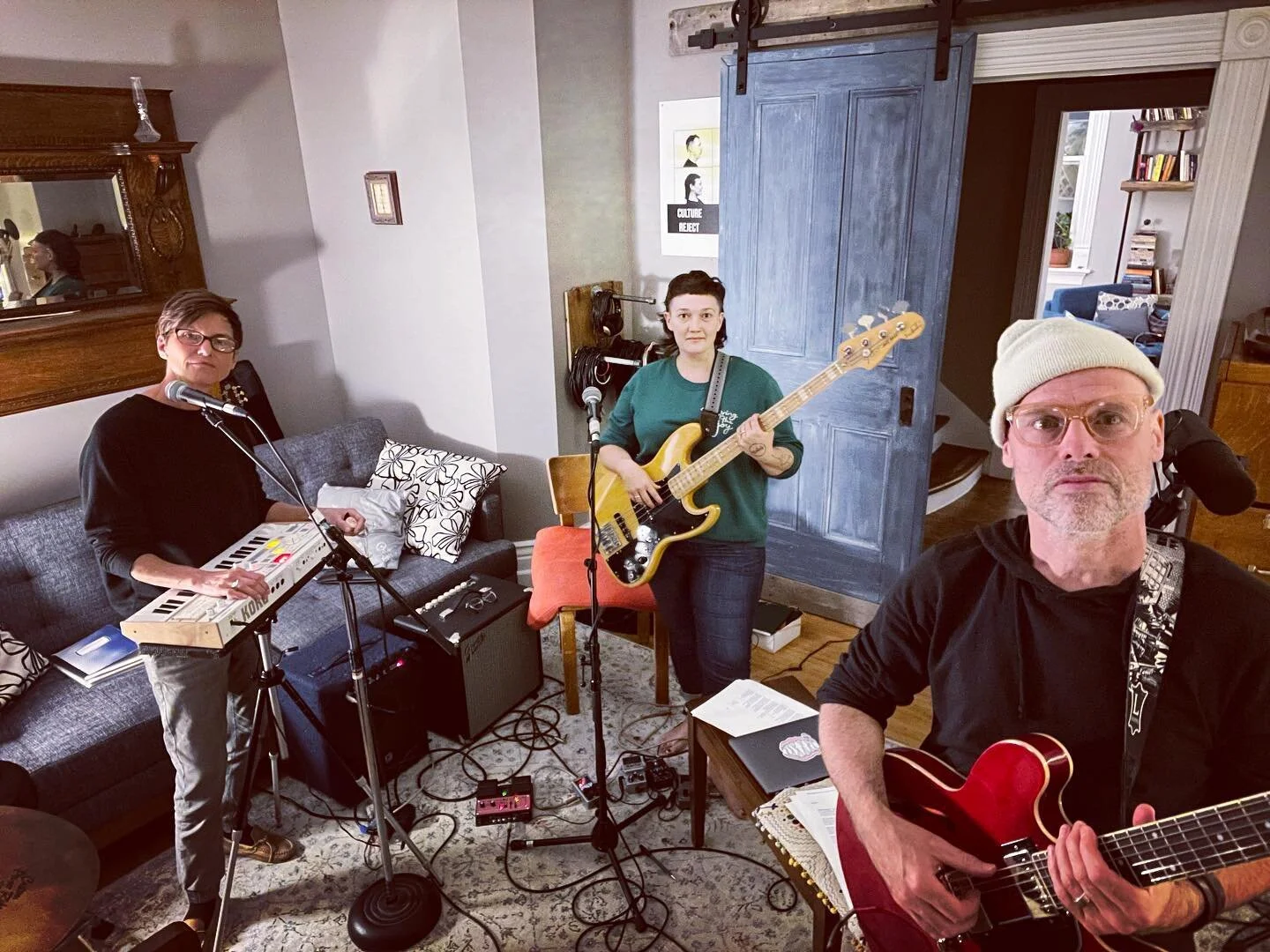 Rehearsals finished. 
Oct 5 Hotel Wolfe Island Wolfe Island
Oct 6 Jethro&rsquo;s Bar + Stage Peterborough 
Oct 8 Avant-Garde Bar Ottawa

We can&rsquo;t wait to play for youuuuu ❤️