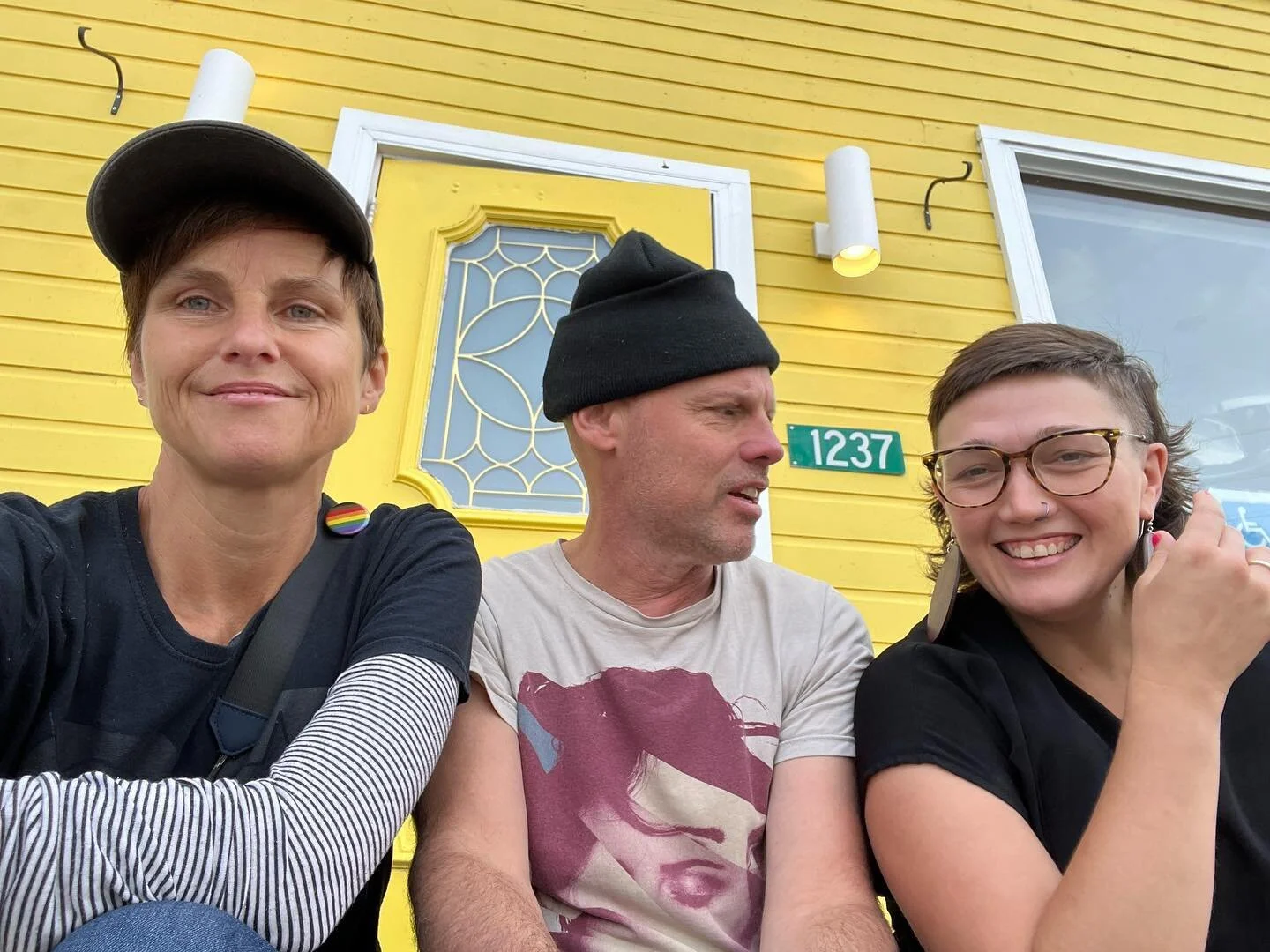 Hello/Aani Fans + Folx in Owen Sound, Meaford, Collingwood, Nawash, Hannover, Neustadt and all points in between. We hope to see your faces on THIS Sunday October 23 @ 3pm at @heartwoodconcerthall in Owen Sound
📸@karrinorthstills