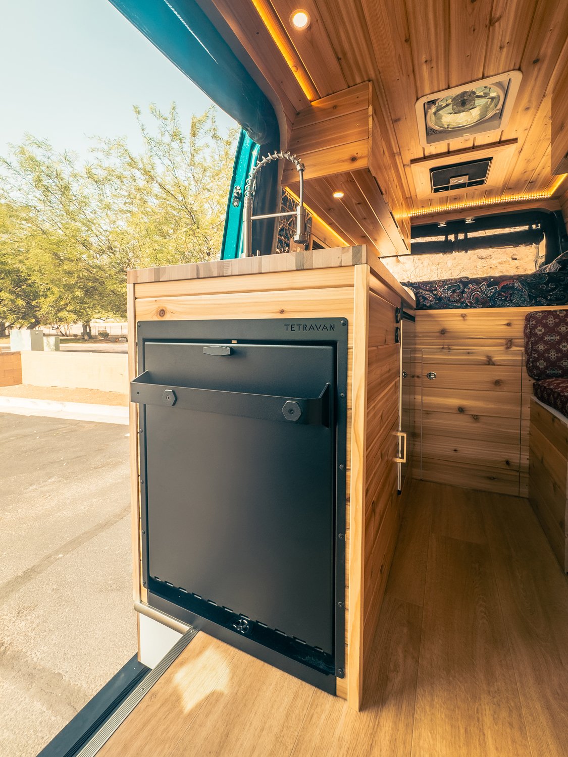 5-boho-camper-vans-mercedes-benz-sprinter-andromeda.jpg