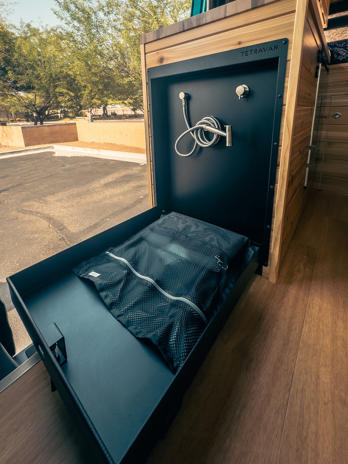 6-boho-camper-vans-mercedes-benz-sprinter-andromeda.jpg