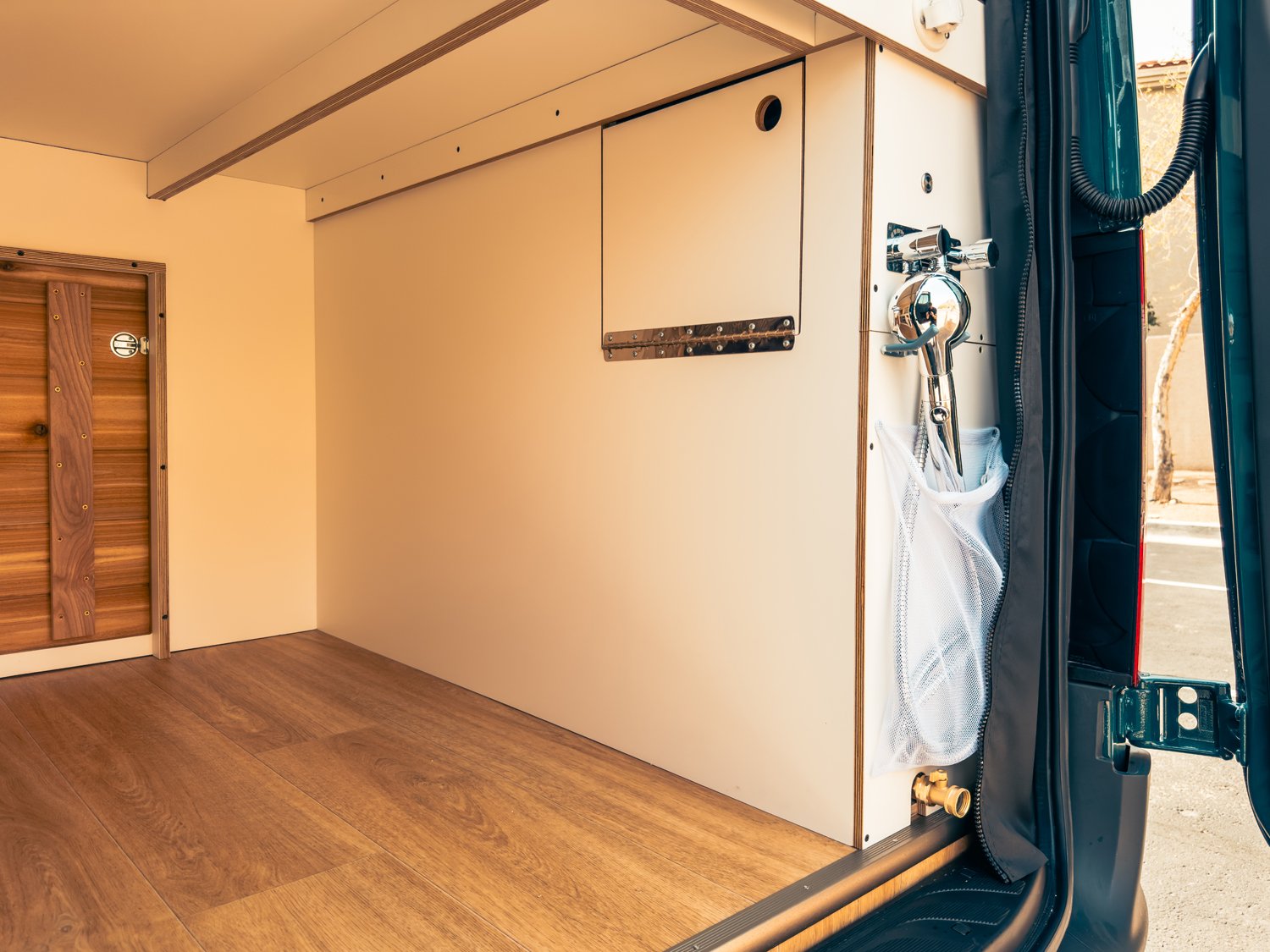 34-boho-camper-vans-mercedes-benz-sprinter-andromeda.jpg