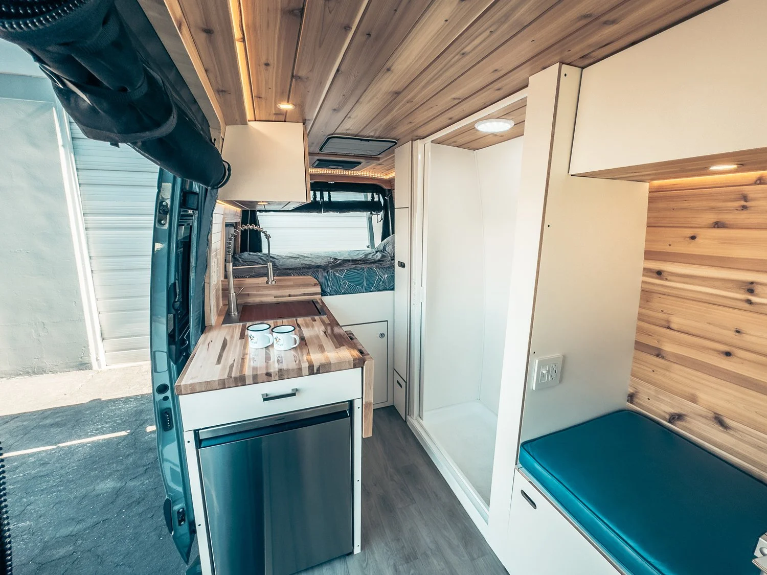 4-boho-camper-vans-mercedes-benz-sprinter-beatrix.jpg