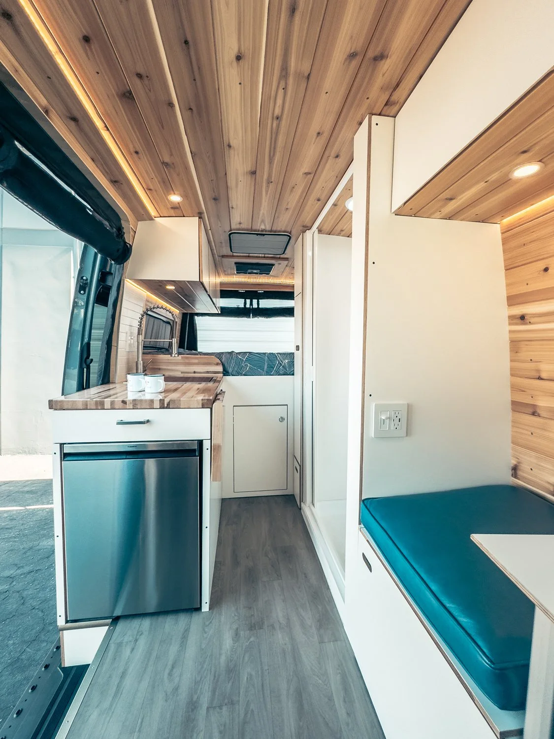 6.1-boho-camper-vans-mercedes-benz-sprinter-beatrix.jpg