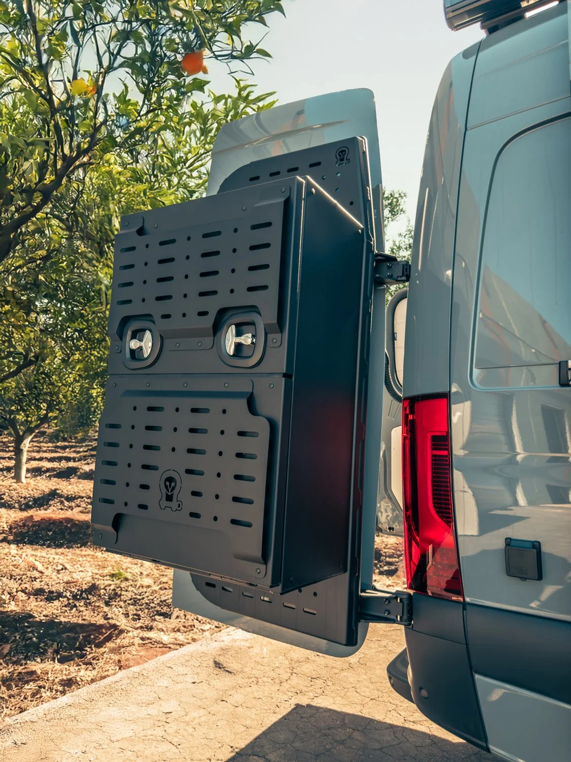 27.1-boho-camper-vans-mercedes-benz-sprinter-beatrix.jpg
