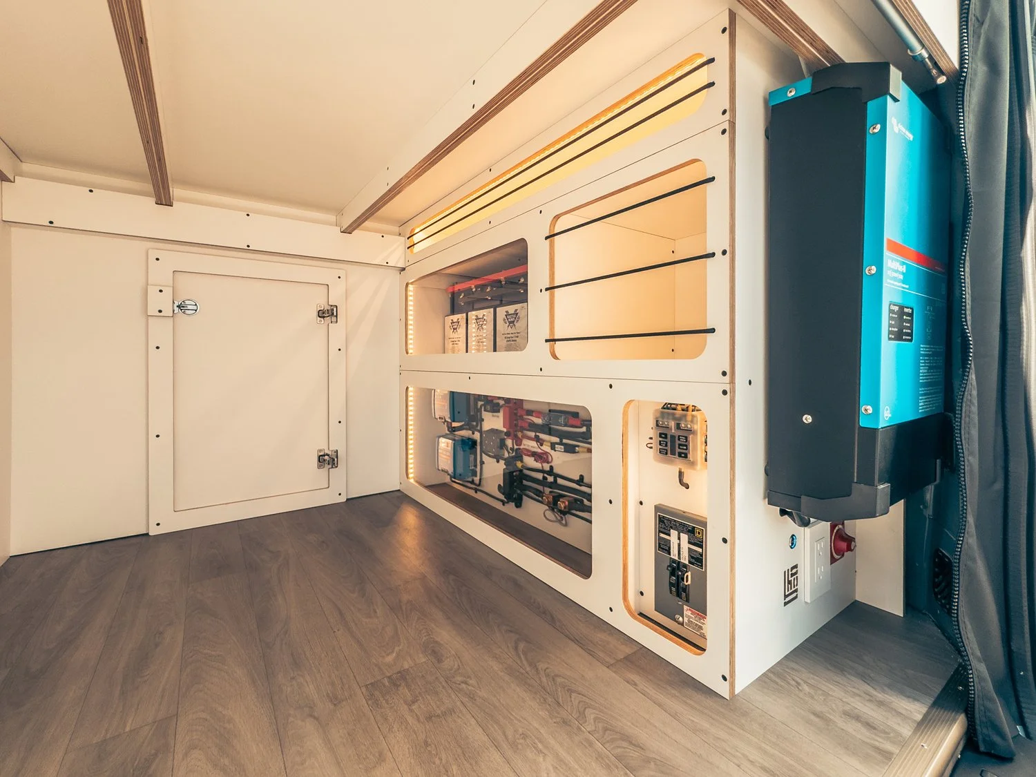 33.1-boho-camper-vans-mercedes-benz-sprinter-beatrix.jpg