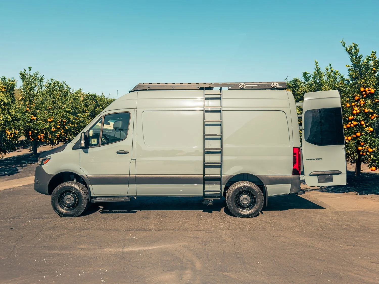 38-boho-camper-vans-mercedes-benz-sprinter-beatrix.jpg