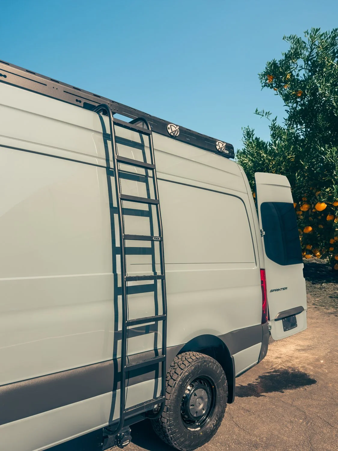 38.1-boho-camper-vans-mercedes-benz-sprinter-beatrix.jpg
