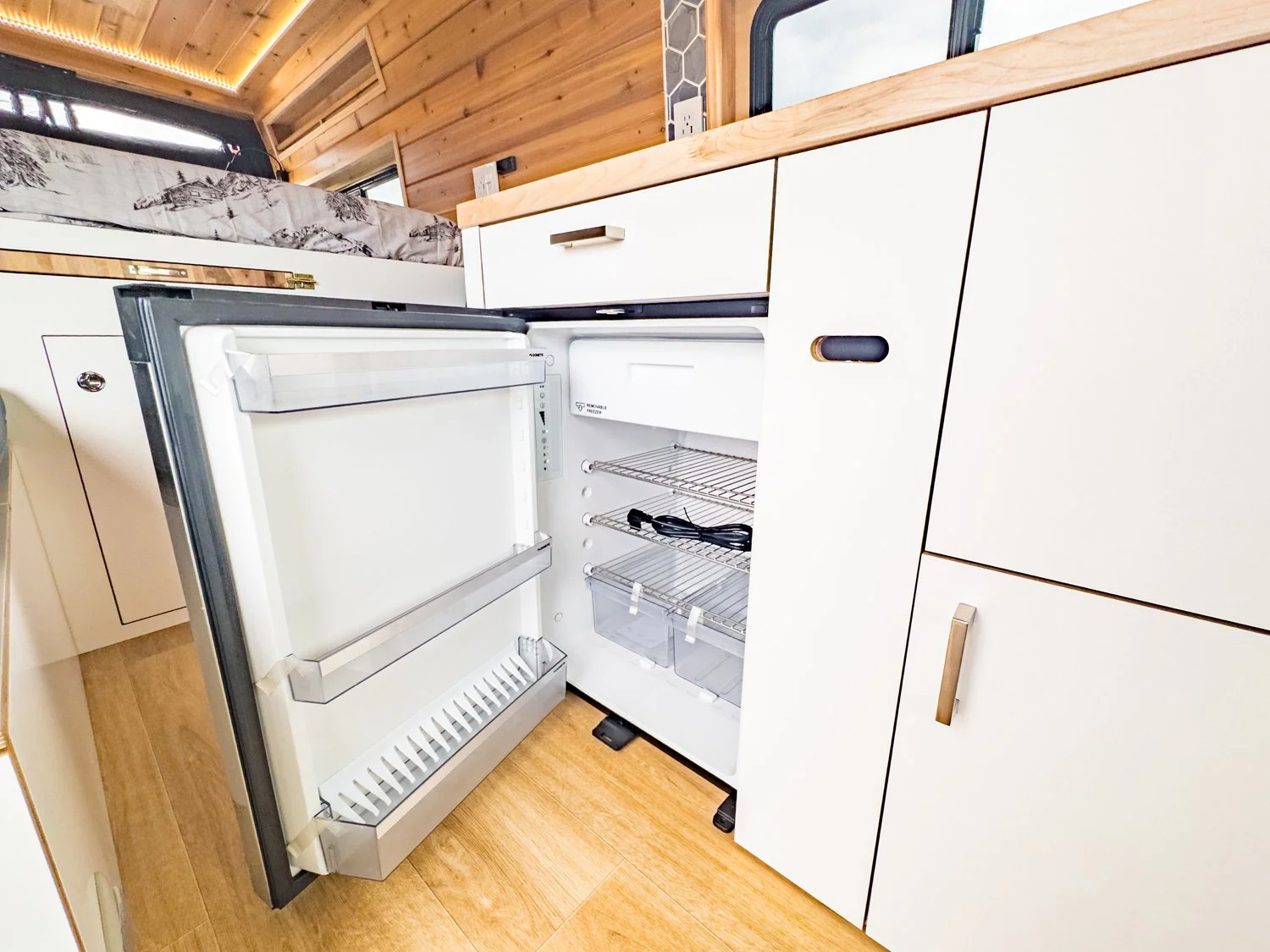 6.5-boho-camper-vans-ram-promaster-extended-cherry-moon.jpg