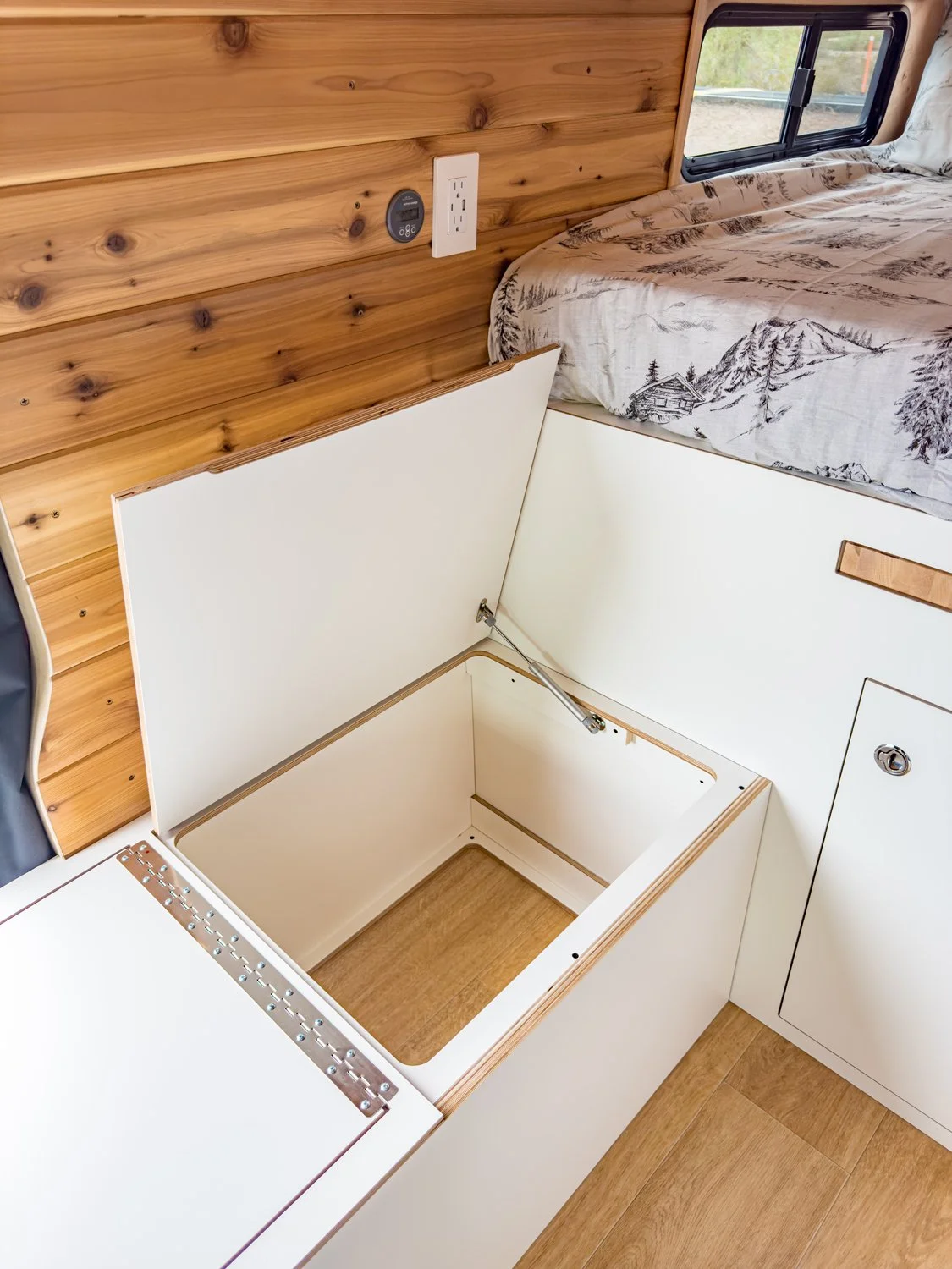 7.2-boho-camper-vans-ram-promaster-extended-cherry-moon.jpg