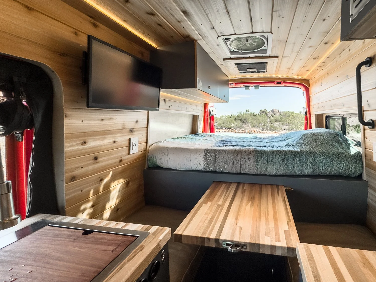 10-boho-camper-vans-ford-transit-148-desis-place.jpg