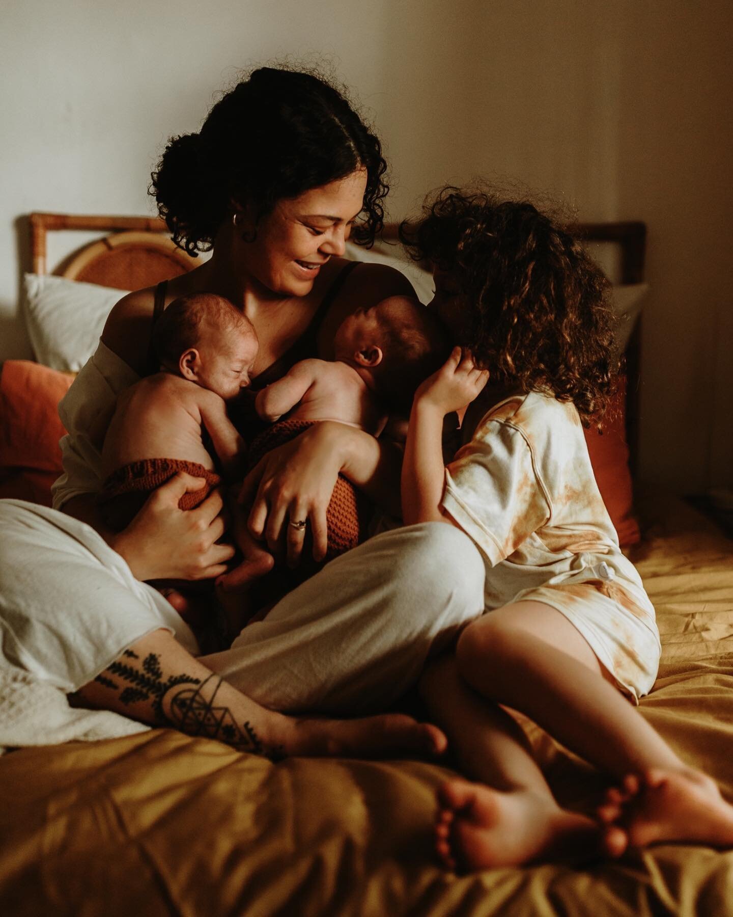 Only love &hearts;️ What a magical little shoot with @amyayanda and family. A shoot that was meant to happen a year ago! How wonderful that I got to capture the TWO additional humans who entered the world since then though ✨