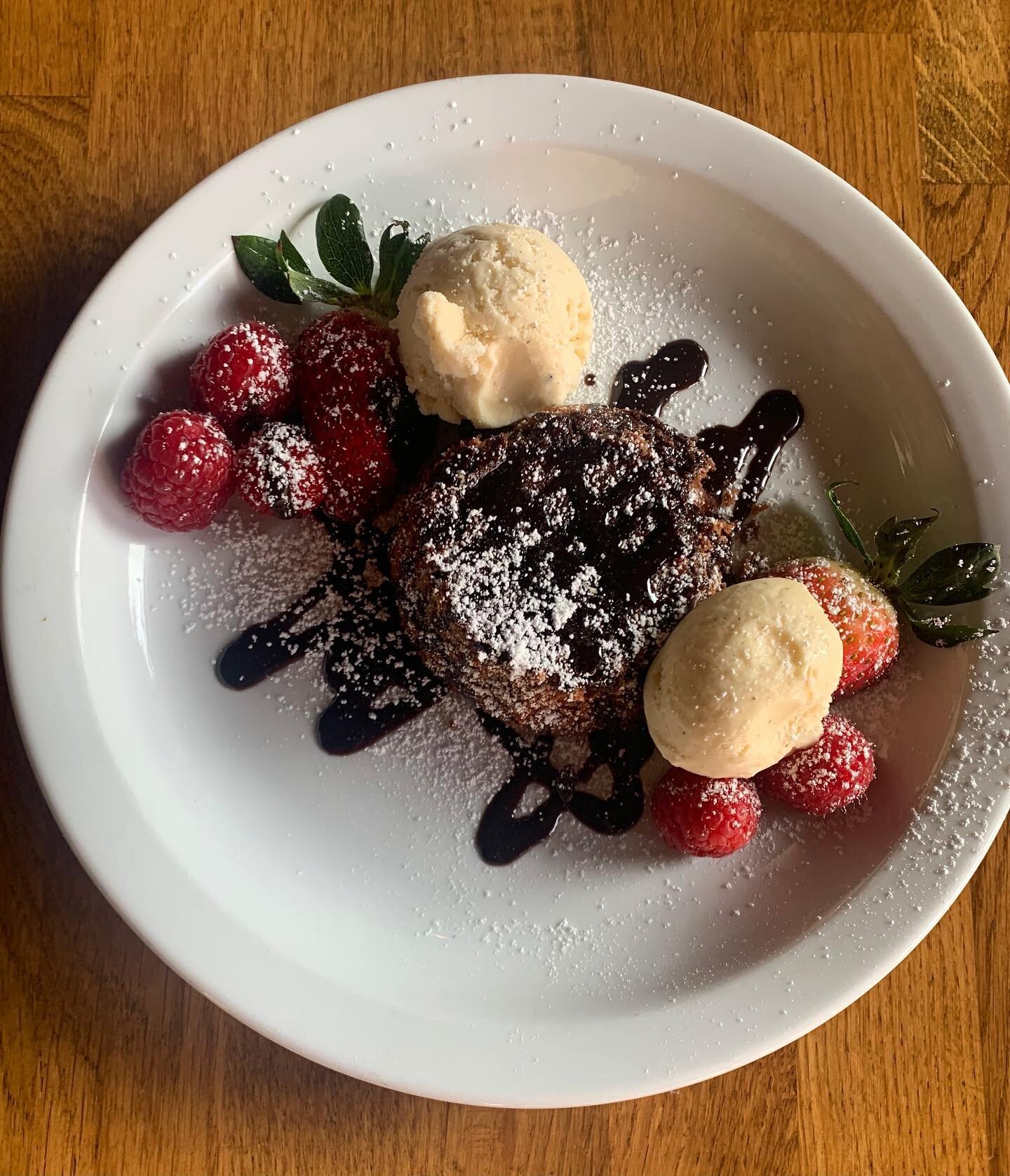 Flaun al Cioccolato is a sweet way to make it through Wednesday. Make your reservation to enjoy our heated patio dining and to top your meal off with one of our amazing homemade desserts. 

#piccolatrattoria #italianfood #flanalcioccolato #homemadede