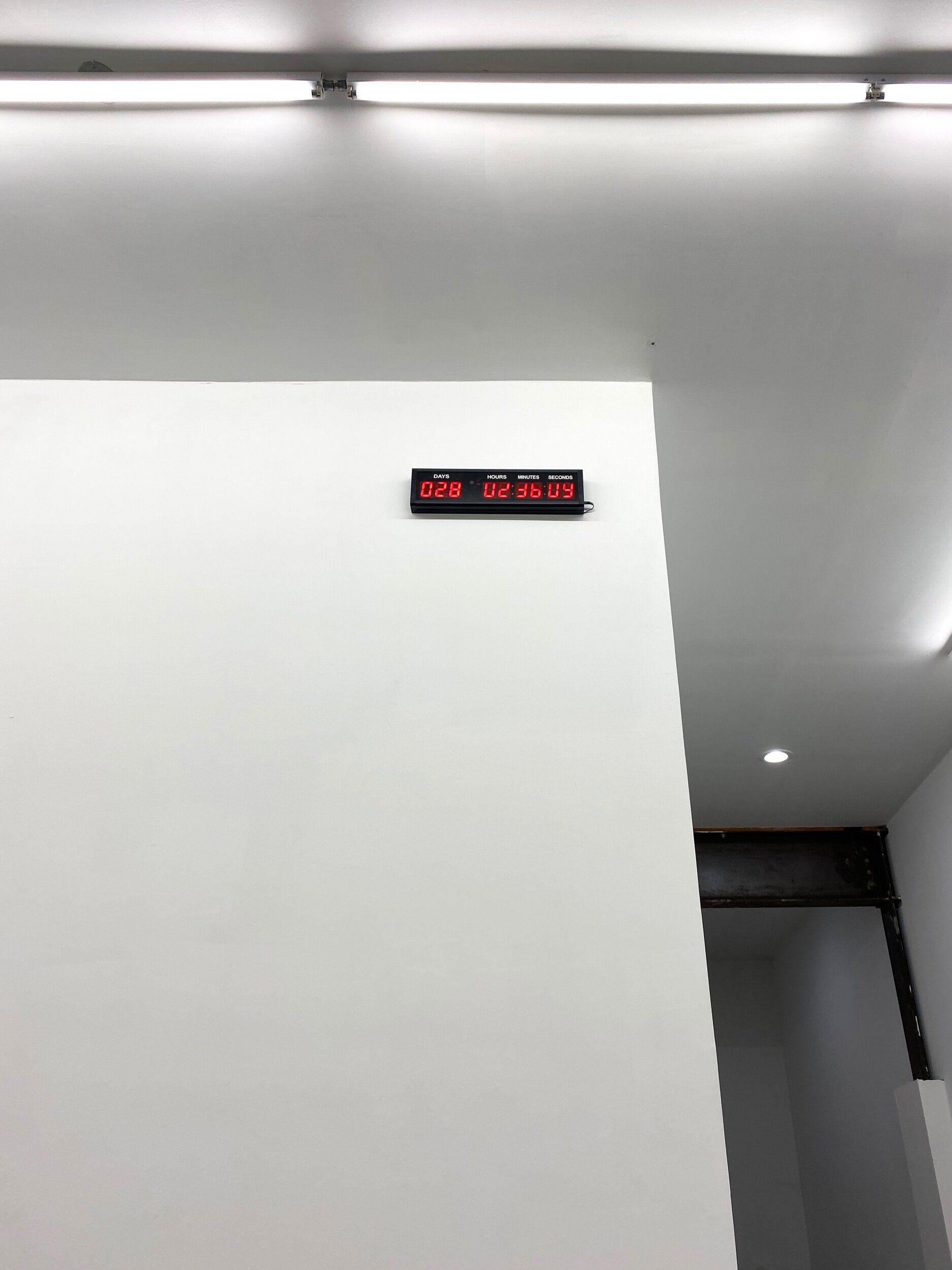  Anthony Discenza  Afterwards , 1998 Digital countdown clock, duration of exhibition Dimensions and duration variable   Un’opera prodotta al di fuori del tempo evanescente (A work that is made out of [vanishing] time) , 2019 Digital countdown clock, 