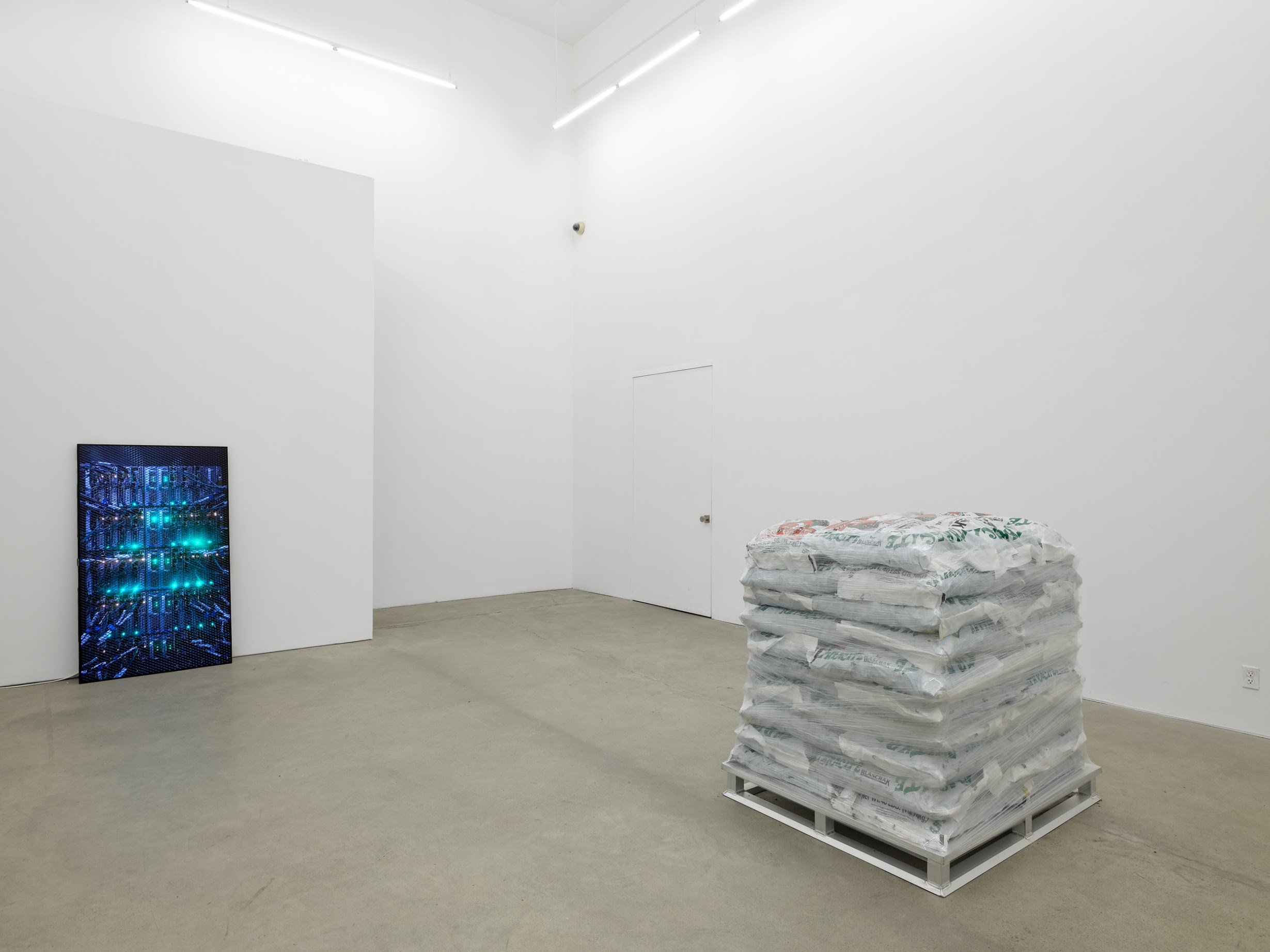  Installation view 