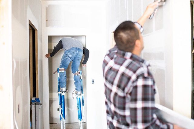 To this day I am both impressed and terrified when I see guys cruising around on stilts. I&rsquo;m sure they&rsquo;d probably feel similarly if they caught a glimpse of us walking plates. To each their own I guess!

#🤷🏼&zwj;♂️ #construction #sci #s