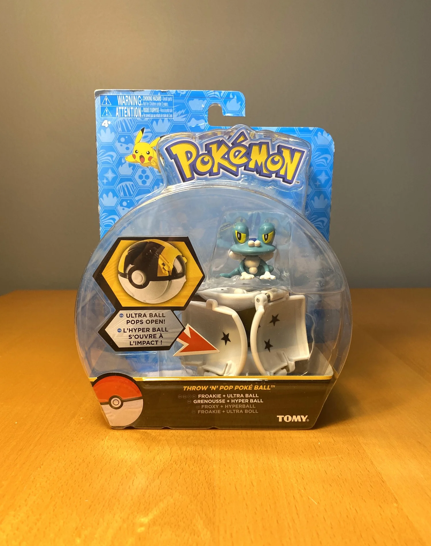 Pokemon Throw 'n' Pop Pokeball with Froakie Figure — Toys 'N
