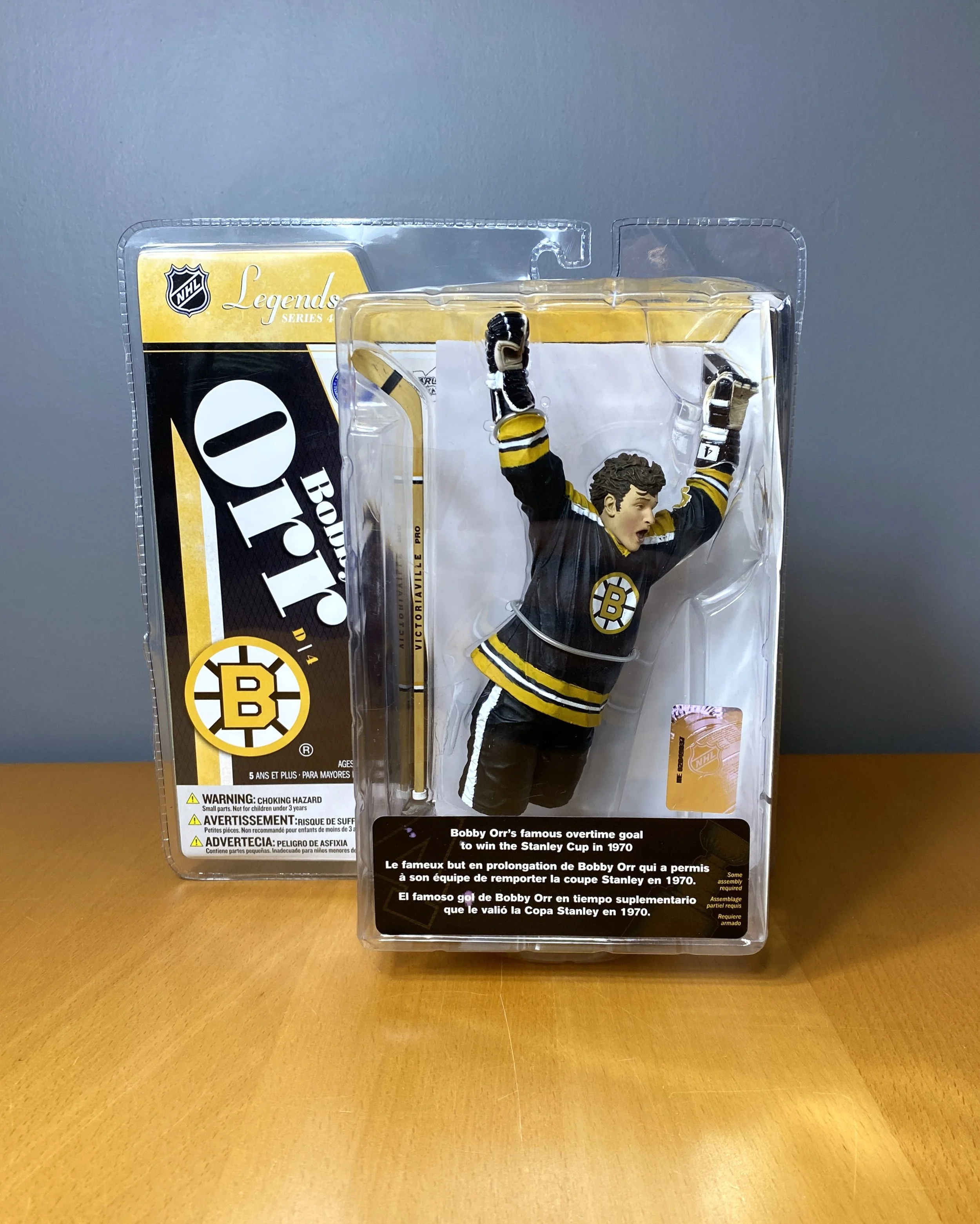 Mcfarlane NHL Legends 4 Bobby Orr Boston Bruins Figurine (Box has damage)