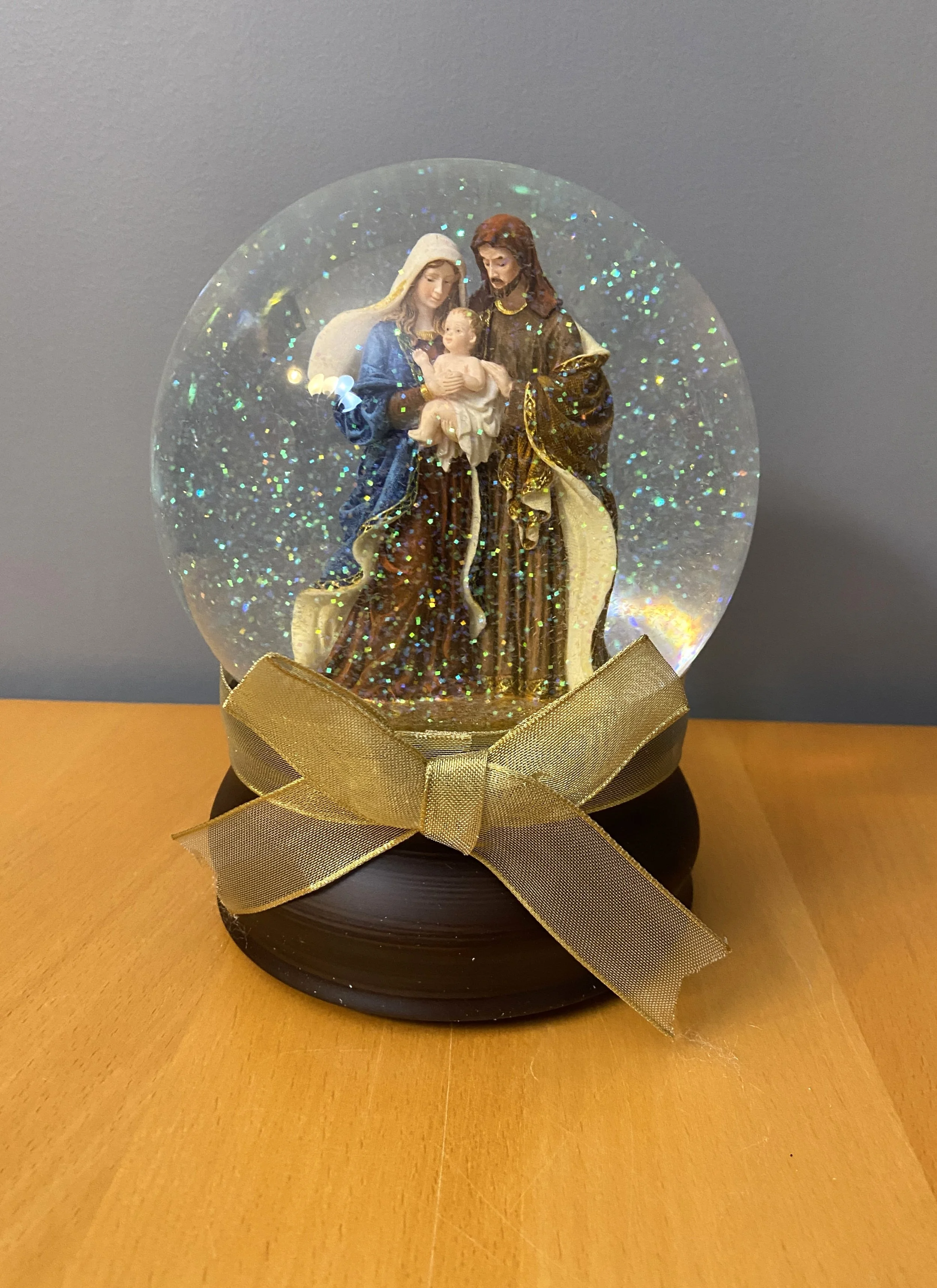 Beautiful Large Musicial Christmas Nativity Scene Water/Snow Globe (Plays Joy To The World)