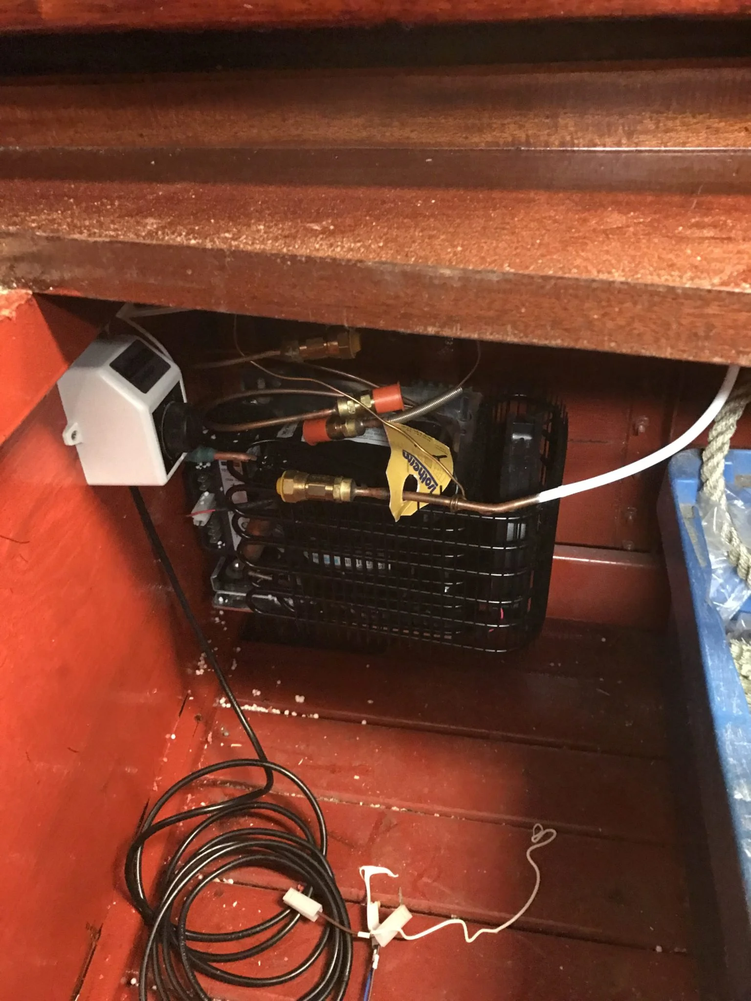 Kompressor monterad dock ej inkopplad ännu.