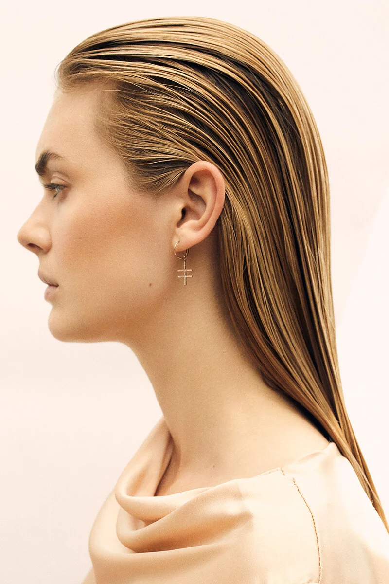 Dress  |  Carmen Llaguno, Earring  |  By Pariah