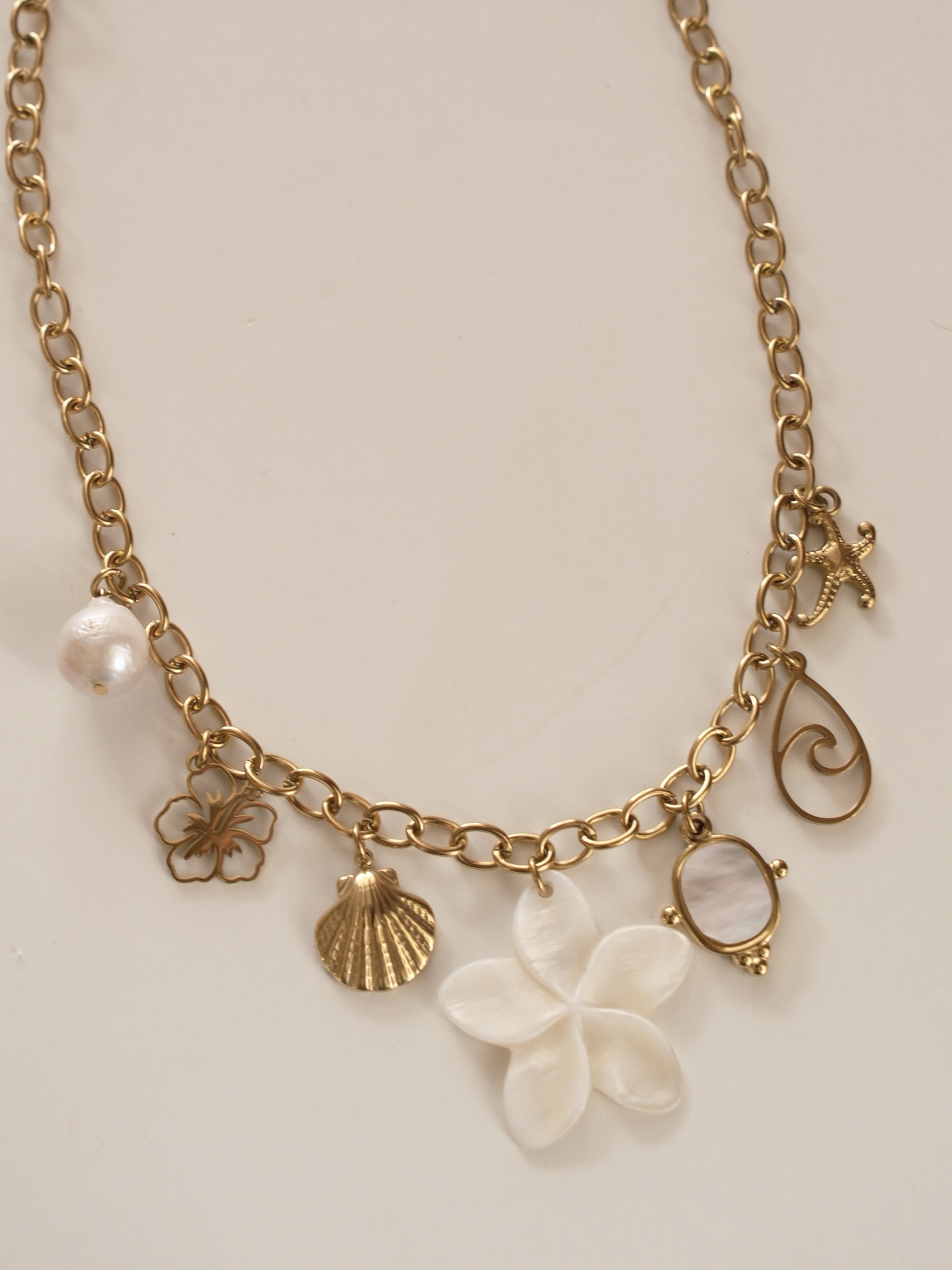 waikiki charm necklace