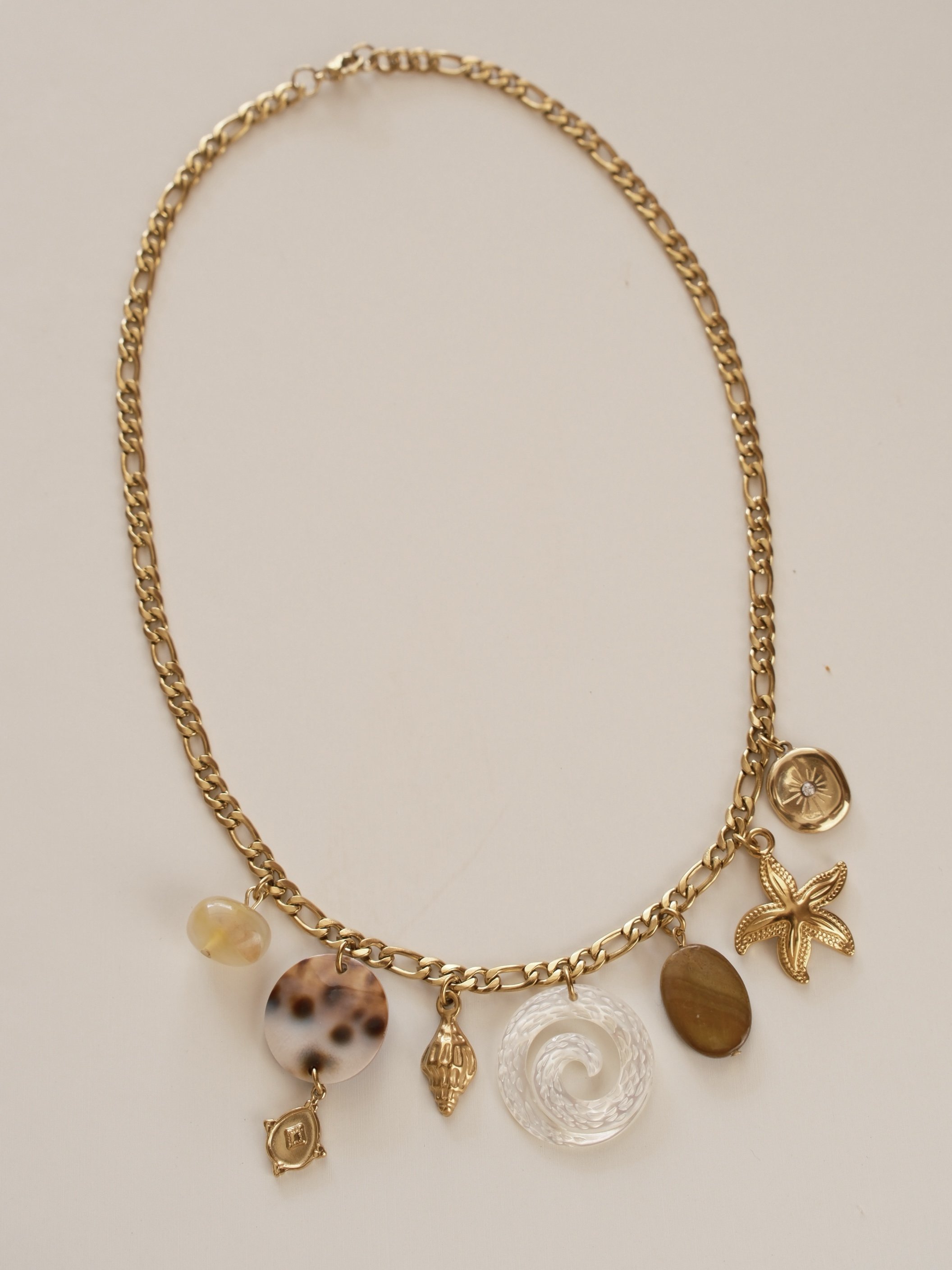 praia charm necklace