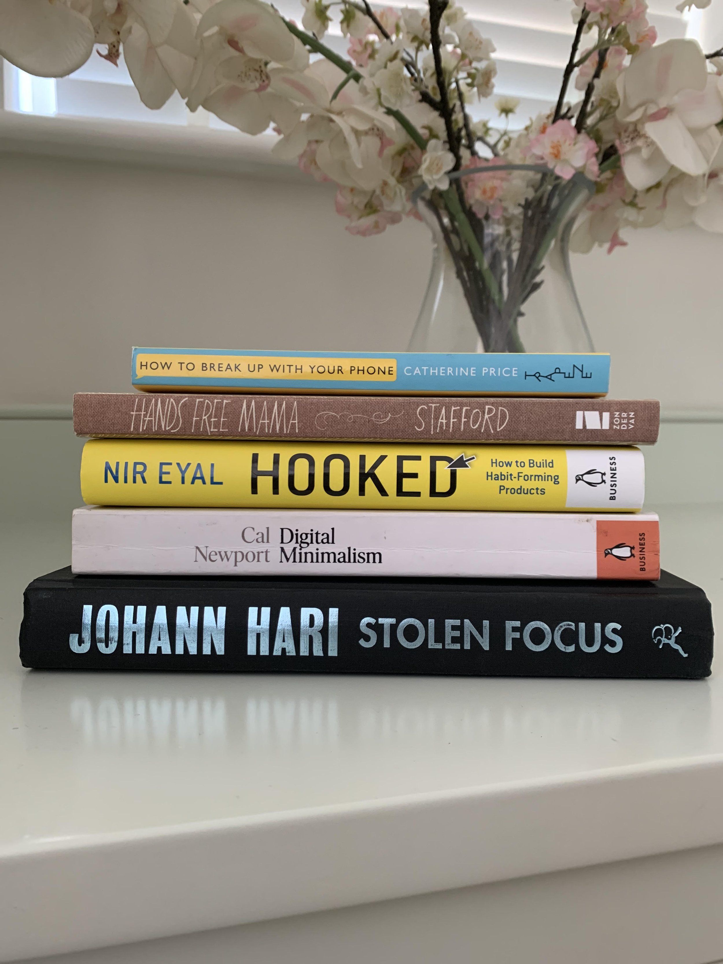 5 Books That Will Completely Transform Your Phone Use