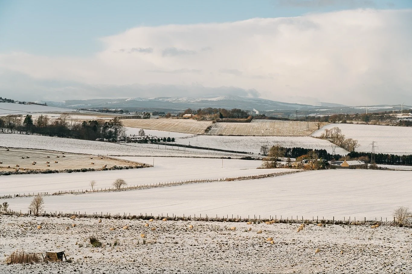 ⭐️First snowfall in Scotland⭐️

These are some of the images that I took that day. 

I love to have opportunities like these to create content for my social media and blogs. I&rsquo;m very grateful to be where I am&hellip;the beautiful Scotland! 🙏🏼