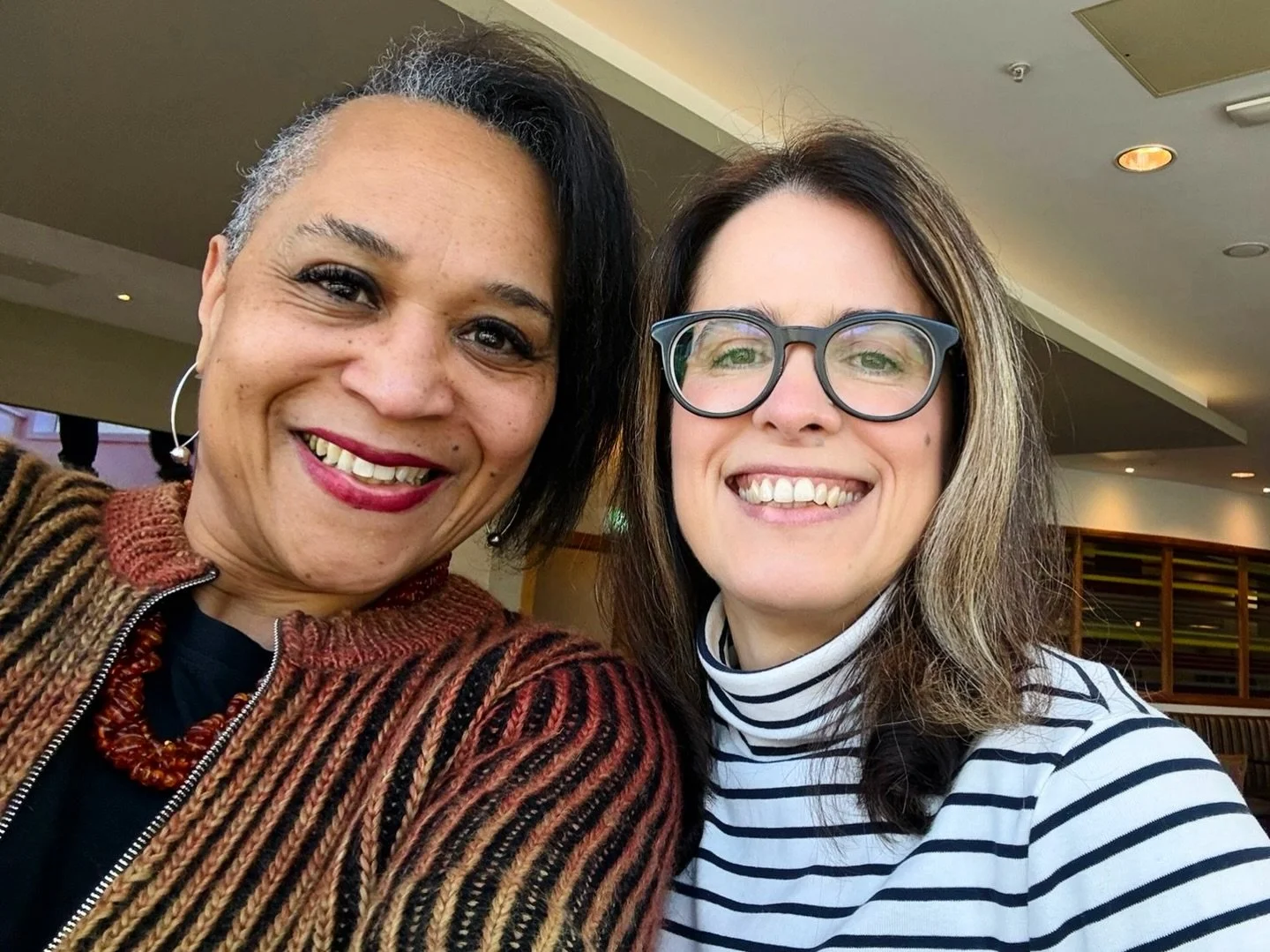 Today was one of the few days when I actually had a photo taken during one of my 1:1 sessions. Thank you to Deb from DXDMedia for the image, you are obviously exceptional at marketing. 😉

#BNI #marketingdigital #businessmindset #networking