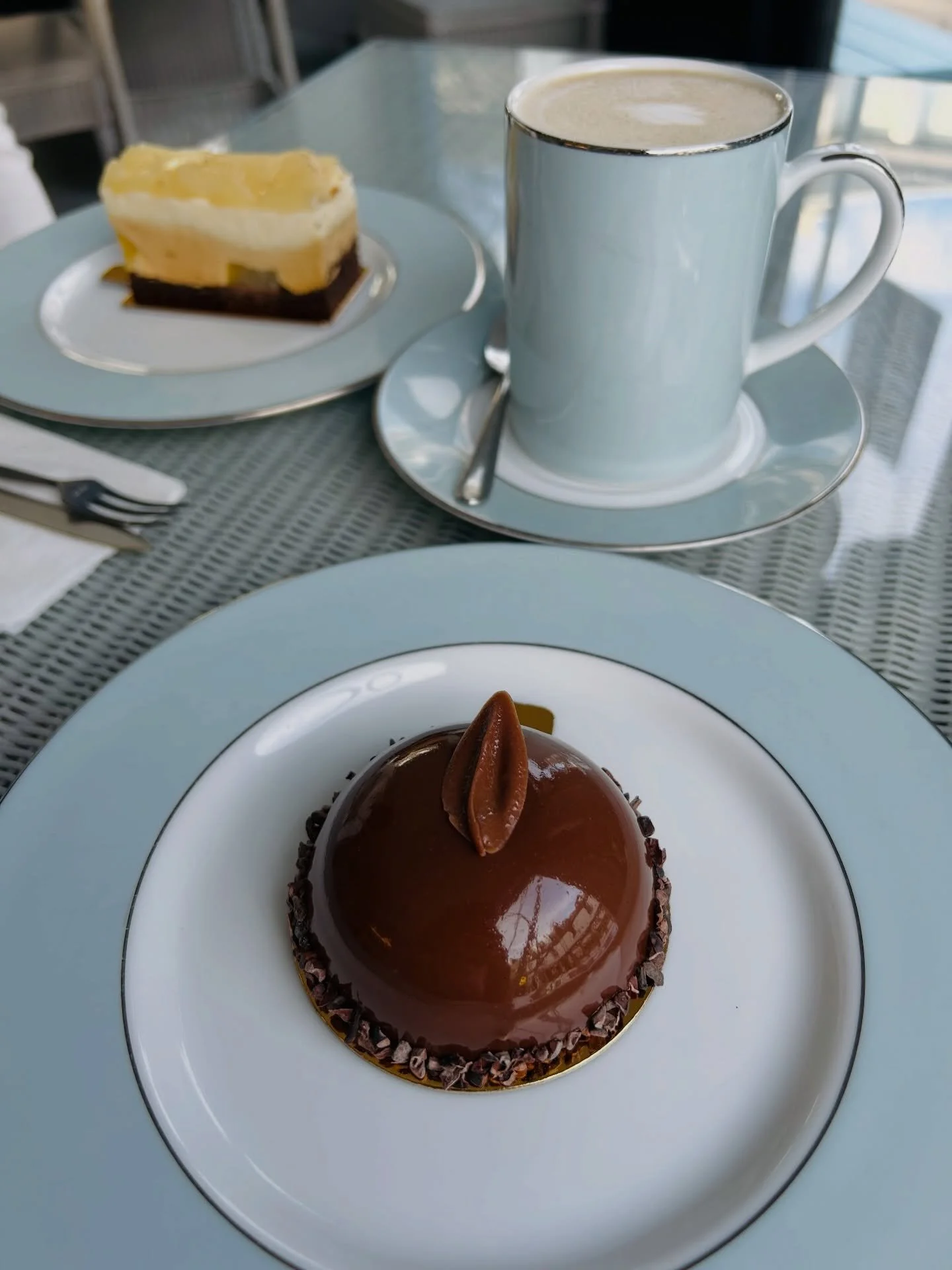 A few moments from the past days: coffee with my daughter on Women&rsquo;s Day, networking and lunch with @asmmediaandpr, and enjoying some sunlight with the first daffodils in bloom. 

#solopreneurlife #smallbusinessowner #networking #spriniscoming