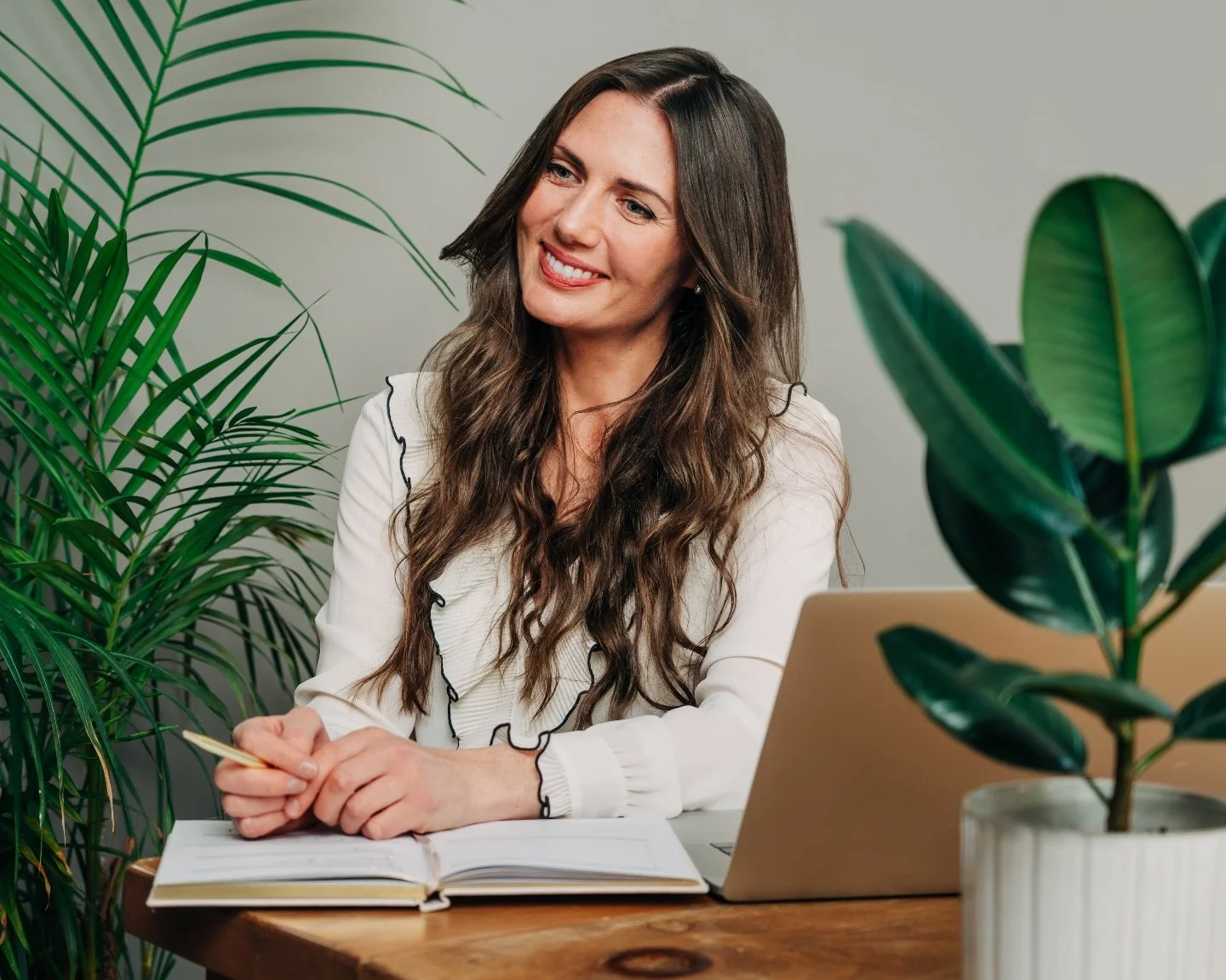 When you think about your brand photography, consider the message and the style of your images. The options are endless, and they can often be a combination of more than one, like in this case, which was a colourful, botanical style.

#brandphotograp