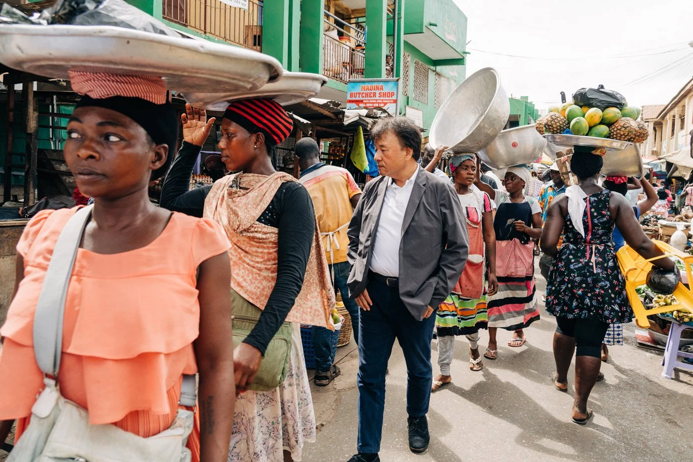 Storytelling images for excecutives - Aberdeen Photographer - Leticia Gaidon Bradford Photography - Corporative photos - Headshots - Personal Brand - PR images for business - Website images - Blog