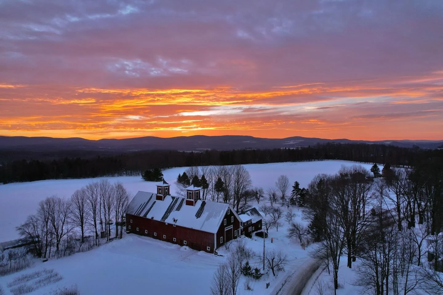 As the days get shorter and we approach the longest night of the year, we are appreciating every moment of light! While it&rsquo;s a bit dreary this morning, we&rsquo;ve had some spectacular sunrises this week! 

#sunrise #wintersolstice #historicbar